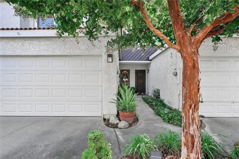 2245 Smoke Tree Lane, Ontario