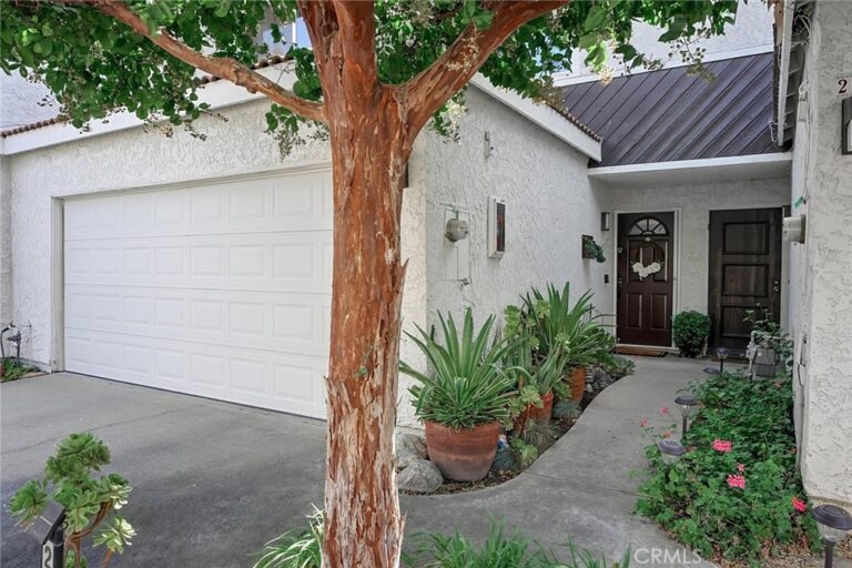 2245 Smoke Tree Lane, Ontario