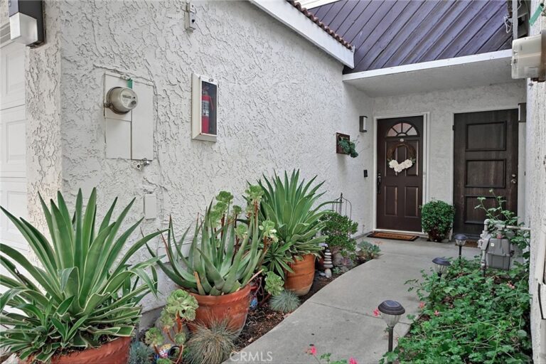 2245 Smoke Tree Lane, Ontario
