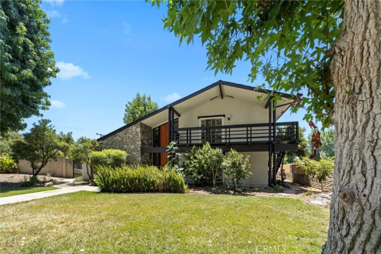 2332 8th, La Verne