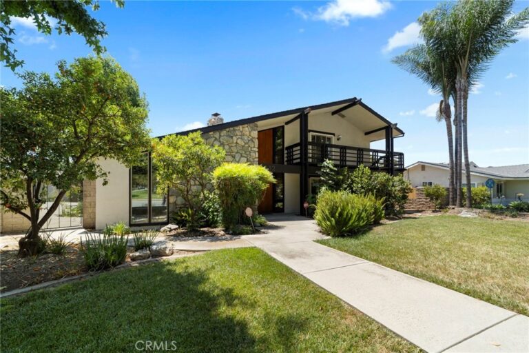 2332 8th, La Verne
