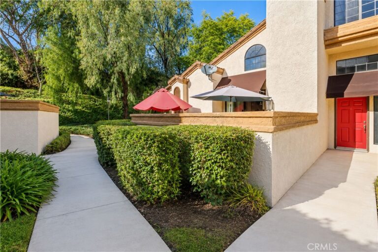 24 Rock Cliff Place, Pomona