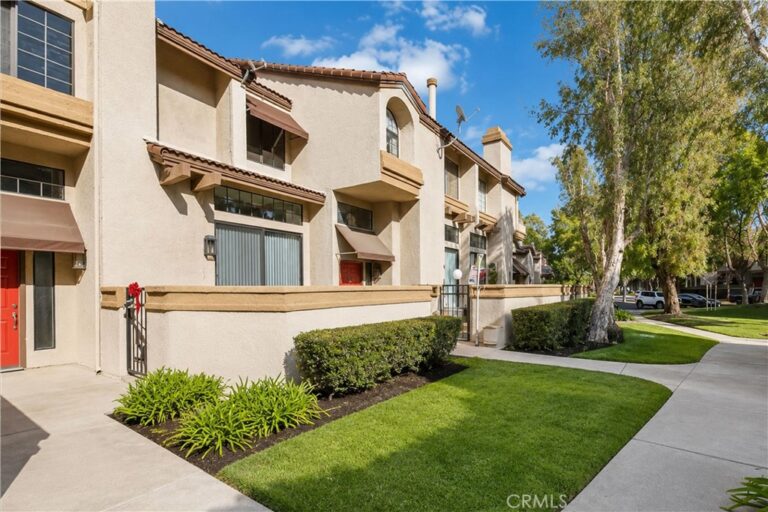 24 Rock Cliff Place, Pomona