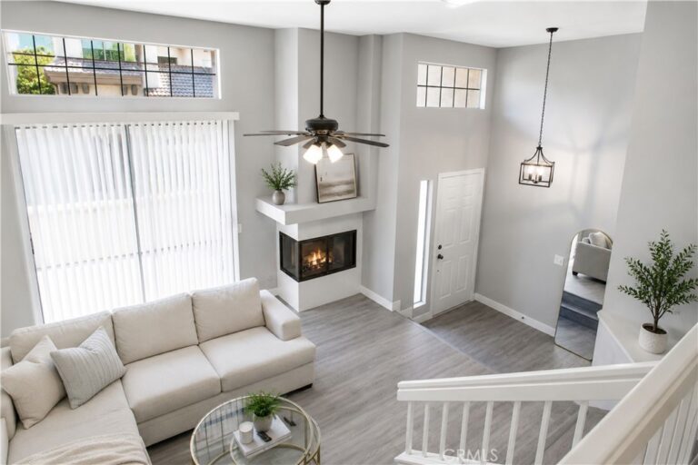 24 Rock Cliff Place, Pomona