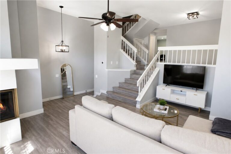 24 Rock Cliff Place, Pomona