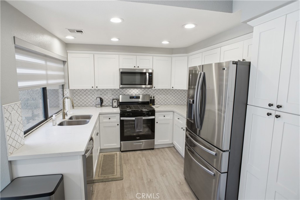 24 Rock Cliff Place, Pomona