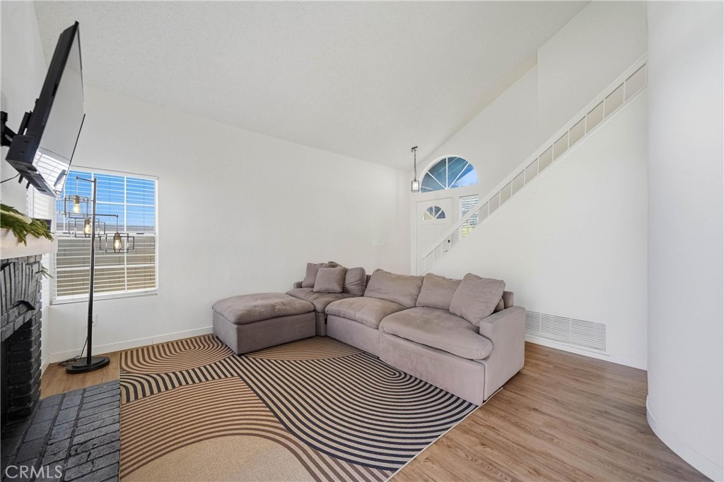 2401 Acorn, Ontario