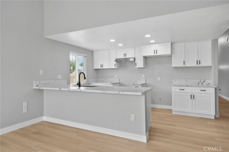 2419 S Woodlark, Ontario