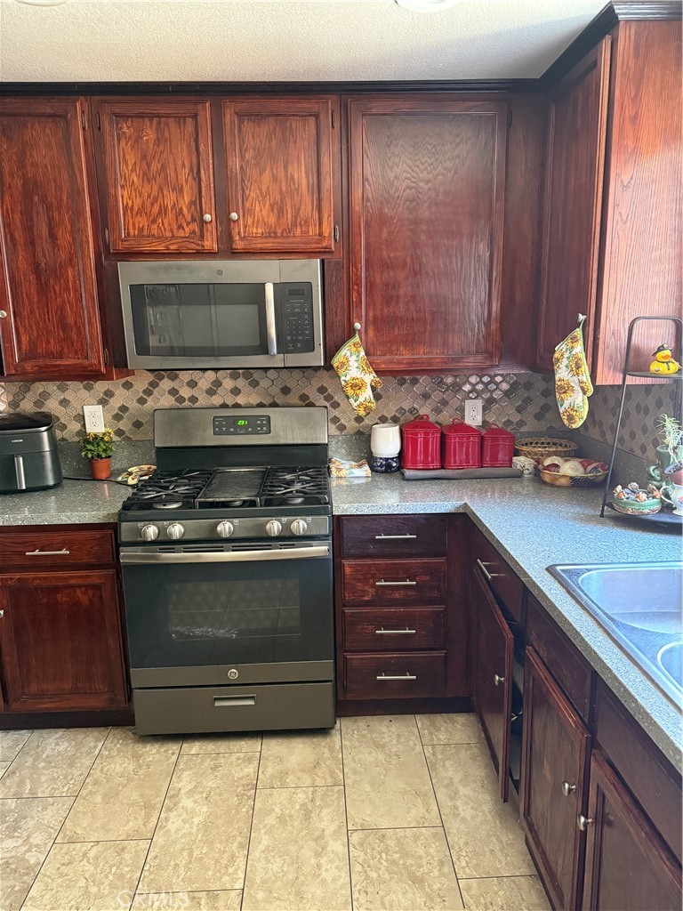 2420 W Sunrise Drive, Rialto