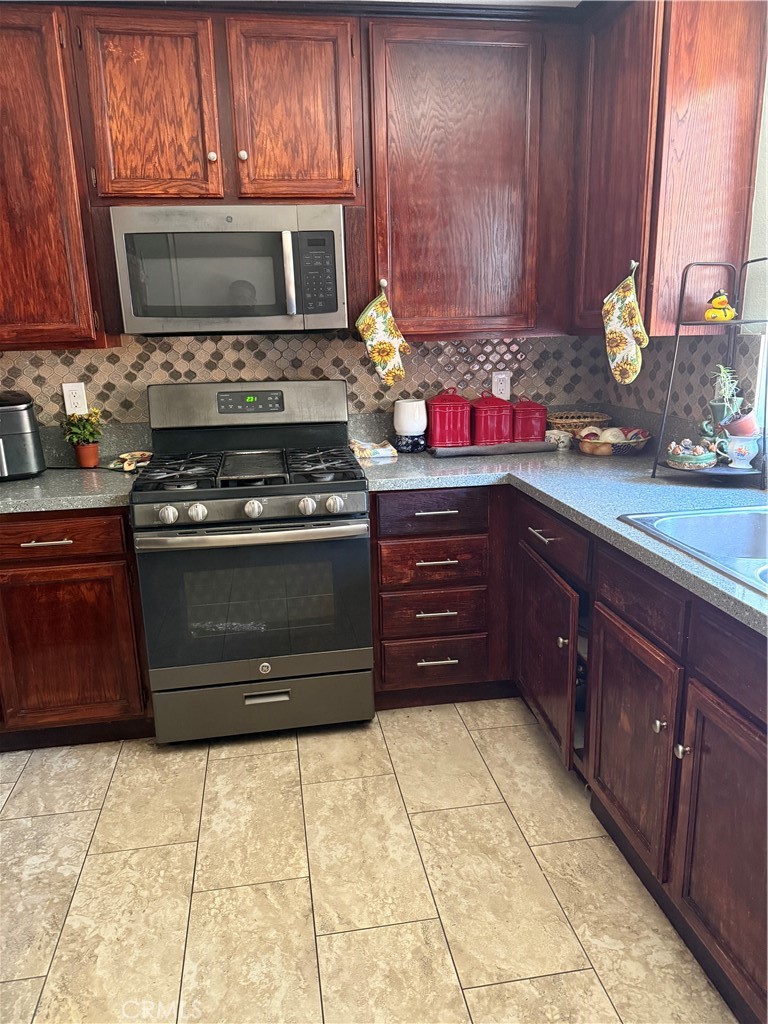 2420 W Sunrise Drive, Rialto