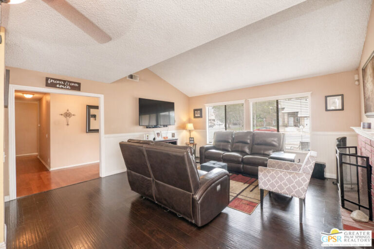 2466 N Orange Avenue, Rialto