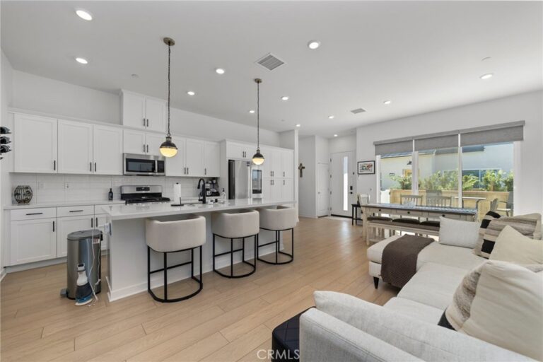 2502 E Stanley Paseo, Ontario