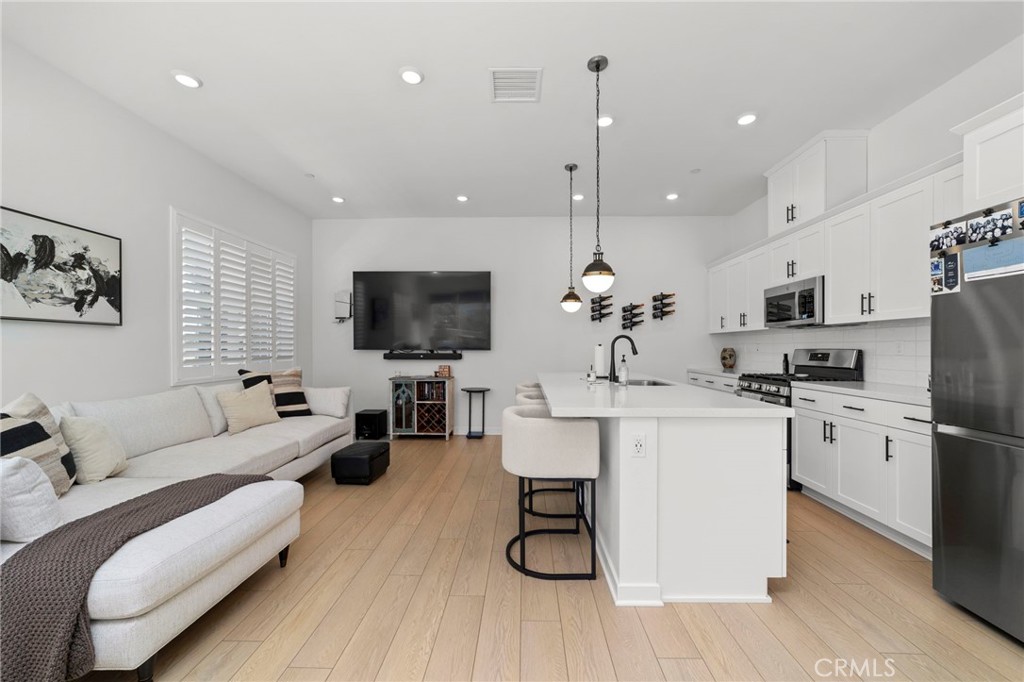 2502 E Stanley Paseo, Ontario