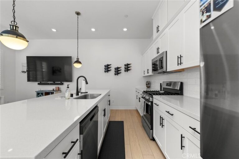 2502 E Stanley Paseo, Ontario