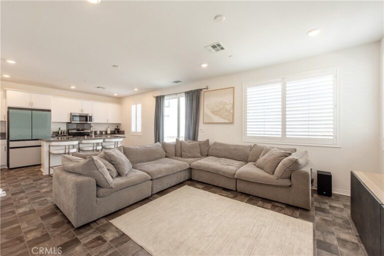 2512 Powell, Rialto