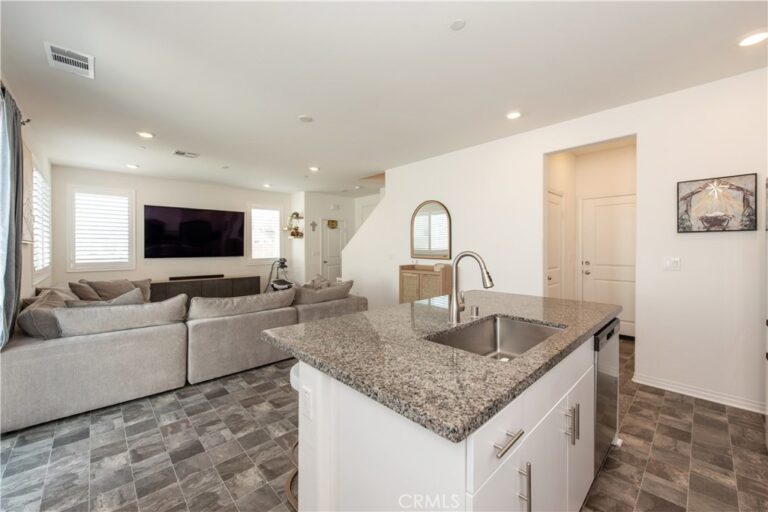 2512 Powell, Rialto