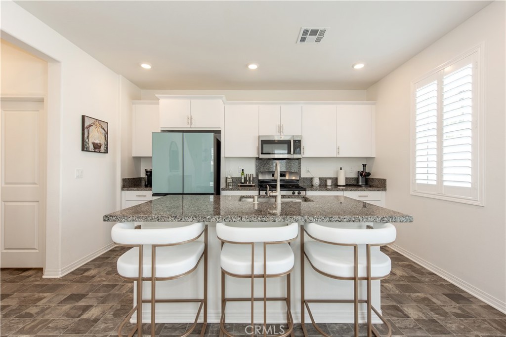 2512 Powell, Rialto