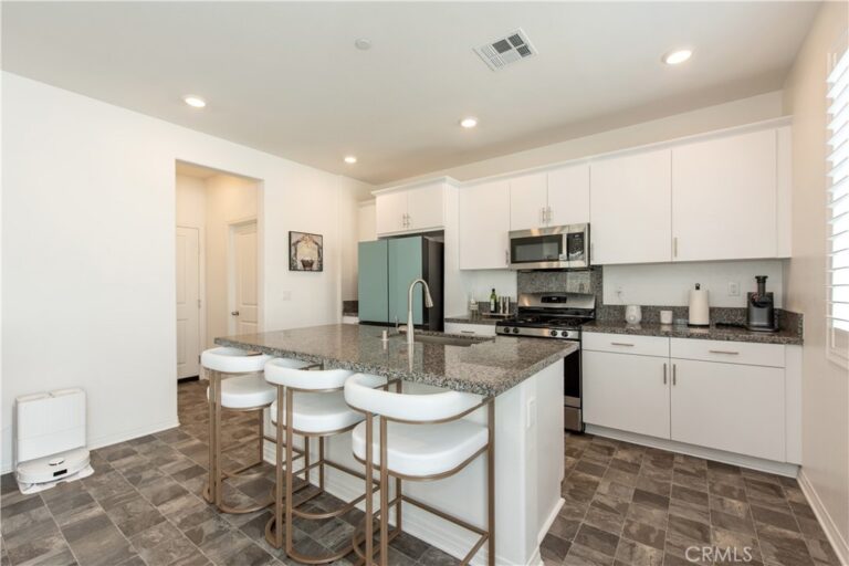 2512 Powell, Rialto