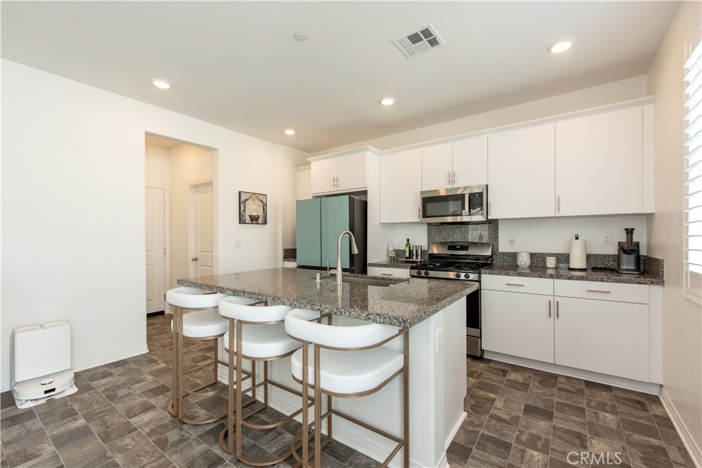 2512 Powell, Rialto