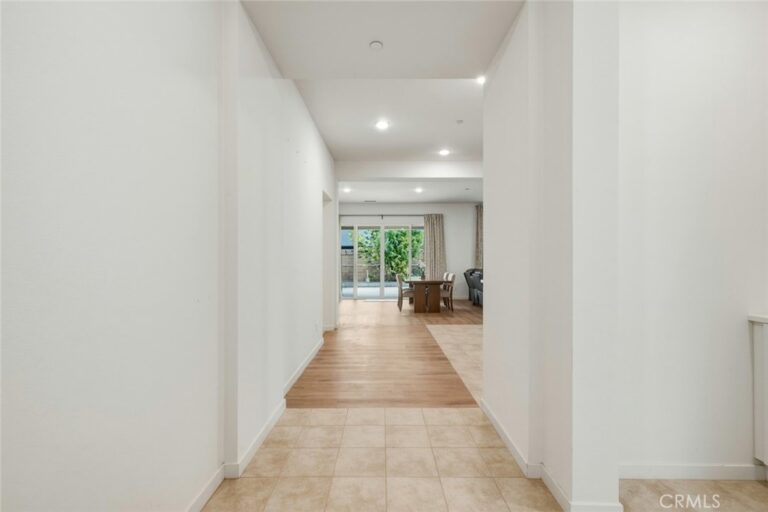 2532 E Harper, Ontario