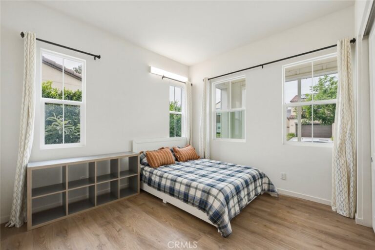 2532 E Harper, Ontario