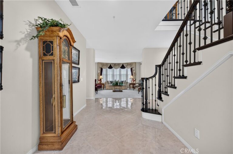 2560 Galicia, La Verne