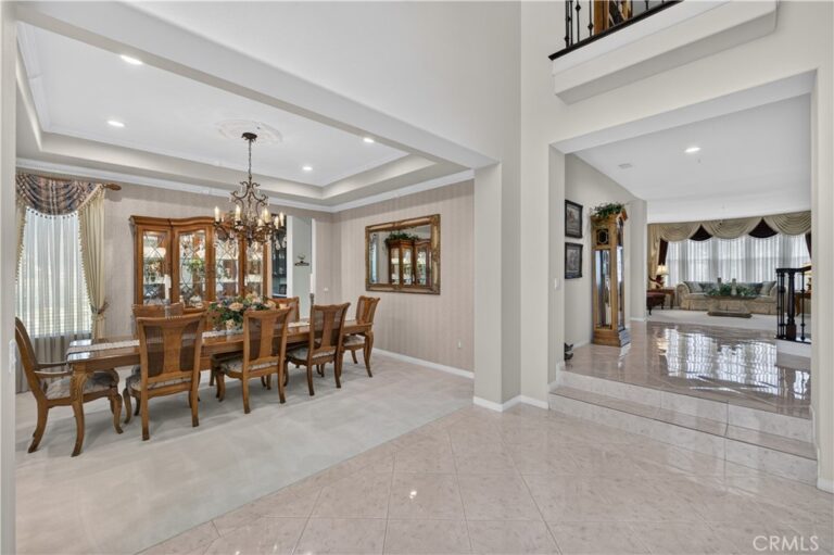 2560 Galicia, La Verne