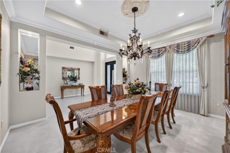 2560 Galicia, La Verne