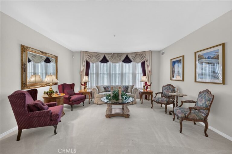 2560 Galicia, La Verne