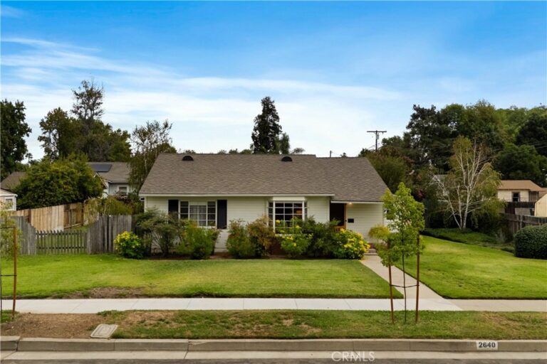 2640 F, La Verne