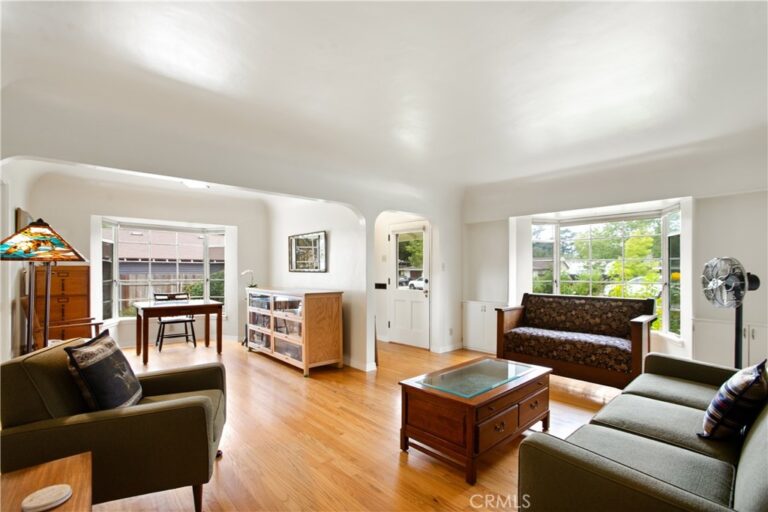 2640 F, La Verne
