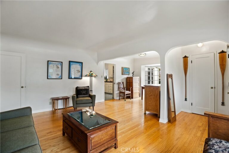 2640 F, La Verne