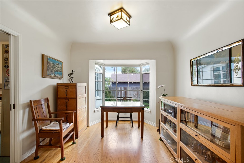 2640 F, La Verne