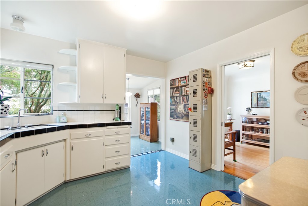 2640 F, La Verne