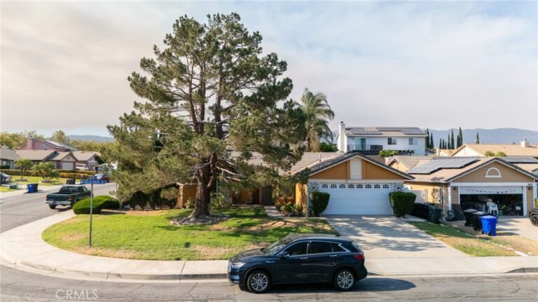 2688 W Calle Vista, Rialto