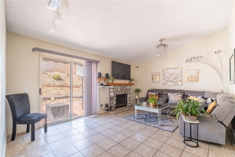 2688 W Calle Vista, Rialto