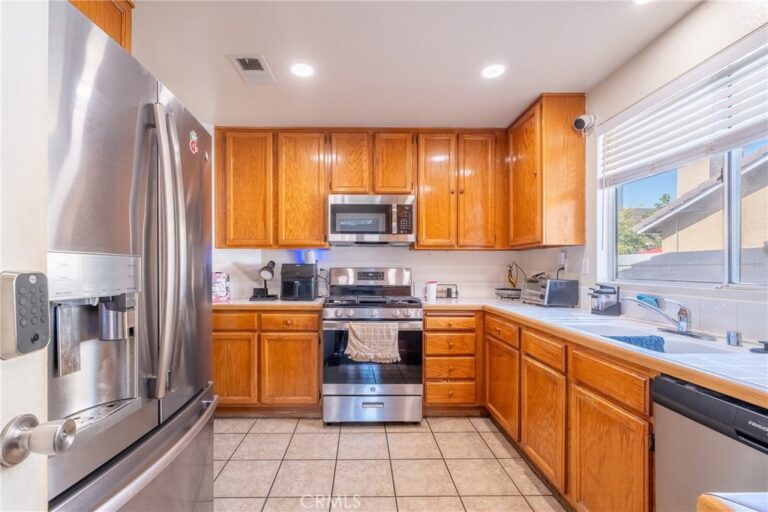 2688 W Calle Vista, Rialto