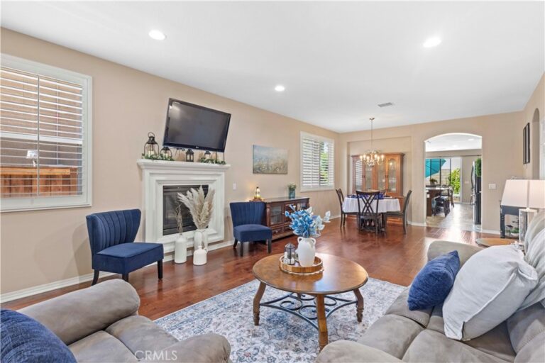 2723 Vine, Pomona