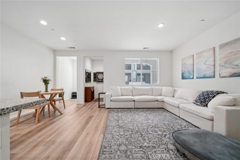 2818 E Berry Loop Privado #66, Ontario