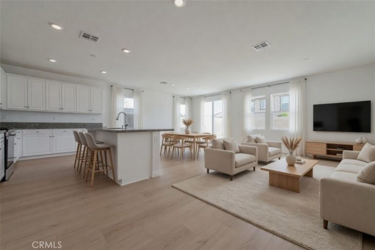 2834 E Murdock, Ontario