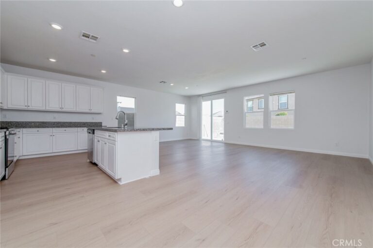 2834 E Murdock, Ontario