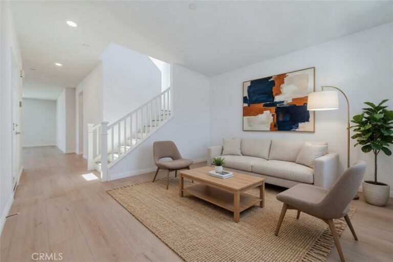 2834 E Murdock, Ontario