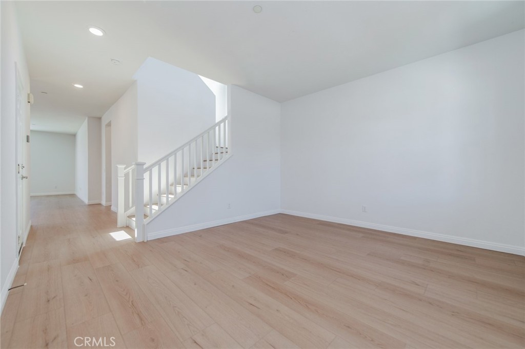 2834 E Murdock, Ontario