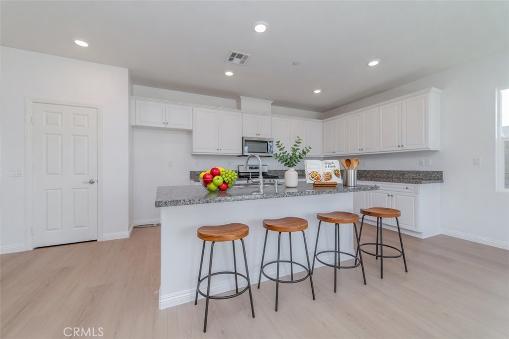 2834 E Murdock, Ontario