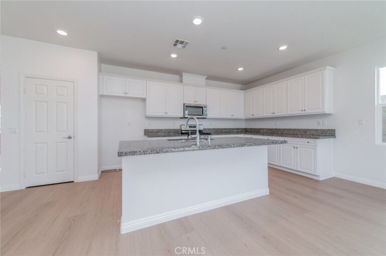2834 E Murdock, Ontario