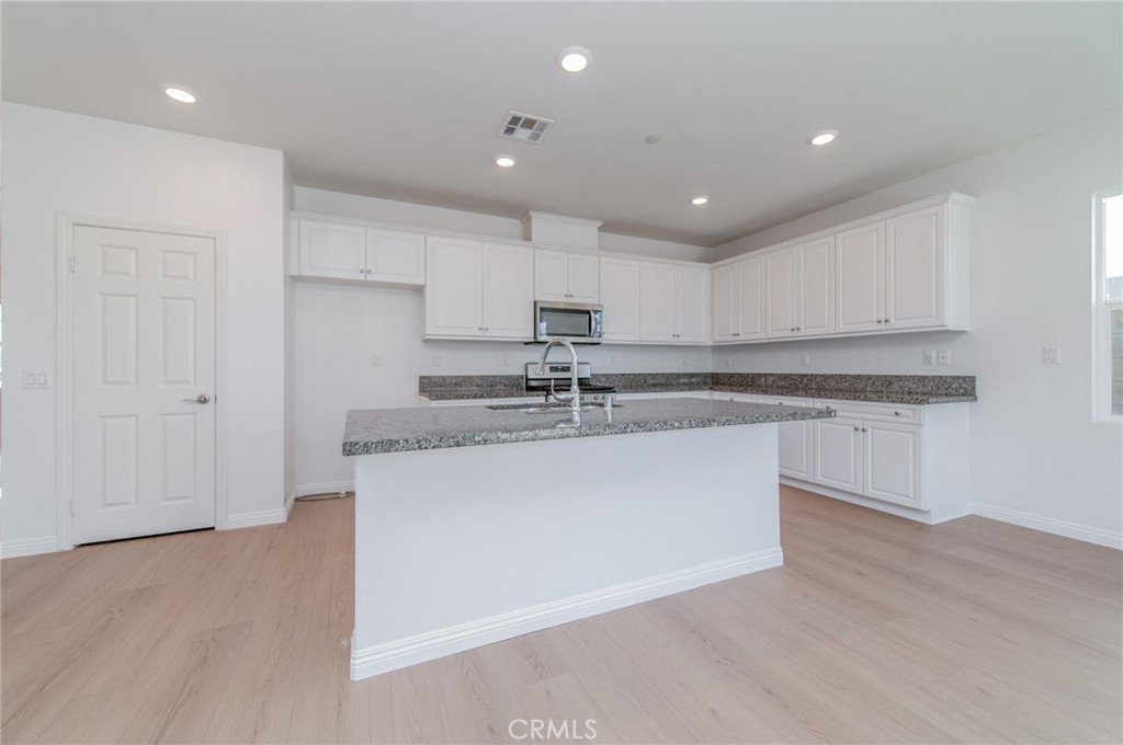 2834 E Murdock, Ontario