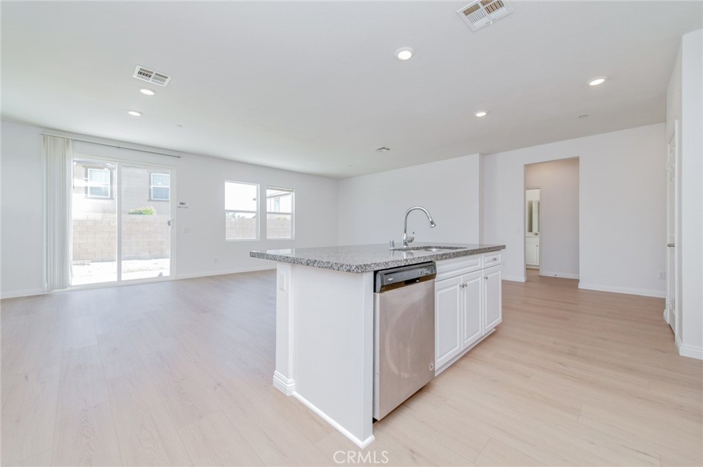 2834 E Murdock, Ontario
