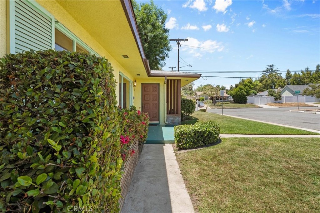306 E Hawthorne, Ontario