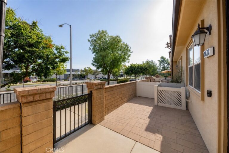 3078 E Via Rosso, Ontario