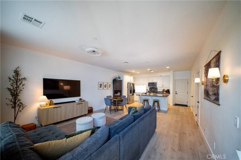 3078 E Via Rosso, Ontario